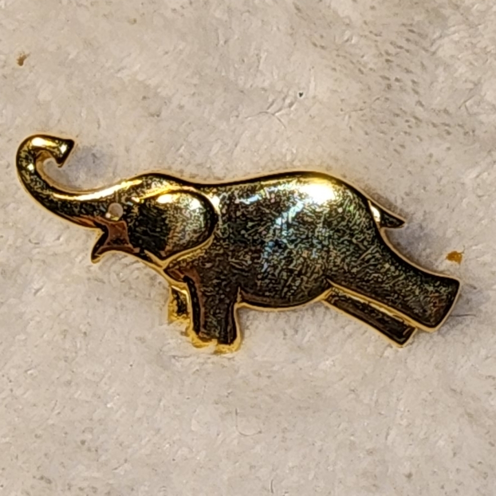 Vintage Trifari Gold-Tone Elephant Brooch – Classic Collectible Pin